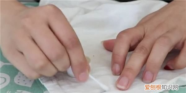 铅笔灰怎么洗,铅笔灰弄到鞋上怎么办