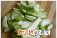 黄瓜种炒土豆片的做法，家常黄瓜炒土豆片的做法