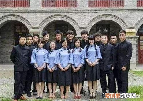 日本现在高中的校服是什么 日本初中和高中校服区别