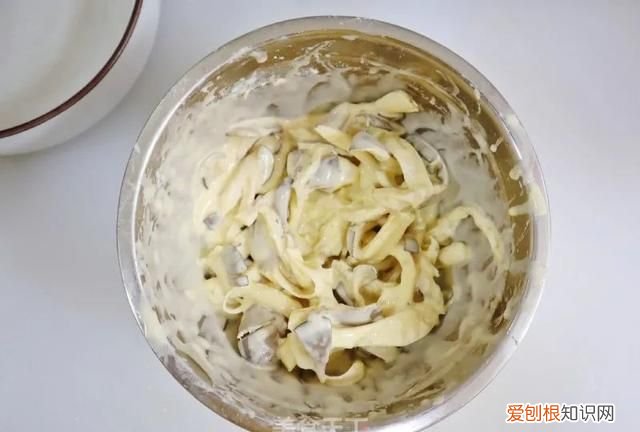 椒盐蘑菇怎样才能酥脆不油,椒盐蘑菇怎样做酥脆好吃