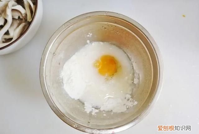 椒盐蘑菇怎样才能酥脆不油,椒盐蘑菇怎样做酥脆好吃