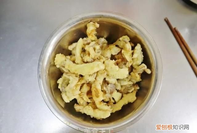 椒盐蘑菇怎样才能酥脆不油,椒盐蘑菇怎样做酥脆好吃