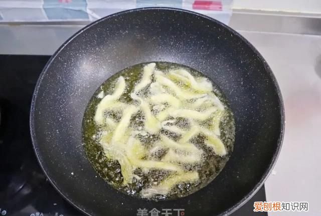 椒盐蘑菇怎样才能酥脆不油,椒盐蘑菇怎样做酥脆好吃