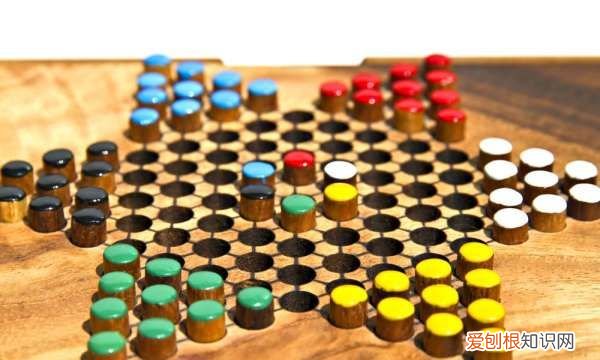 三个人玩的游戏或项目有什么,三个人玩的小游戏有哪些室内