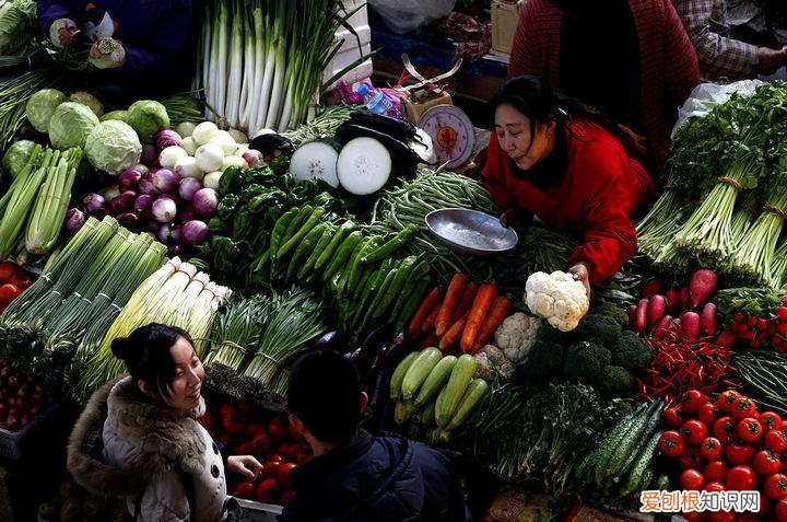 踊跃是什么意思,词语踊跃的解释,汉语词典 踊跃在词典中的意思