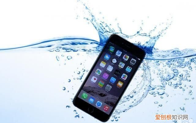 苹果11在水里泡了两个月还能用吗