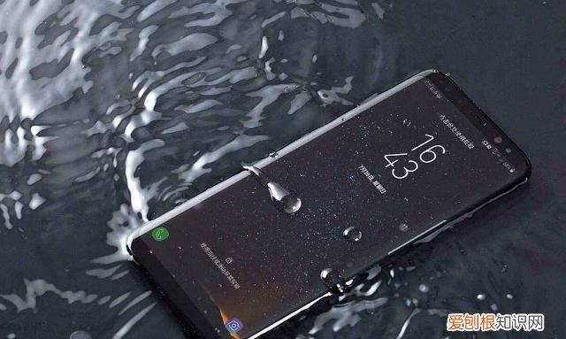 苹果11在水里泡了两个月还能用吗