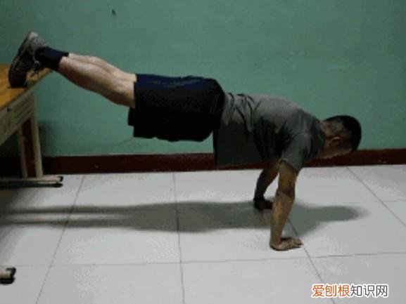 肩部锻炼动作空手 肩部锻炼动作