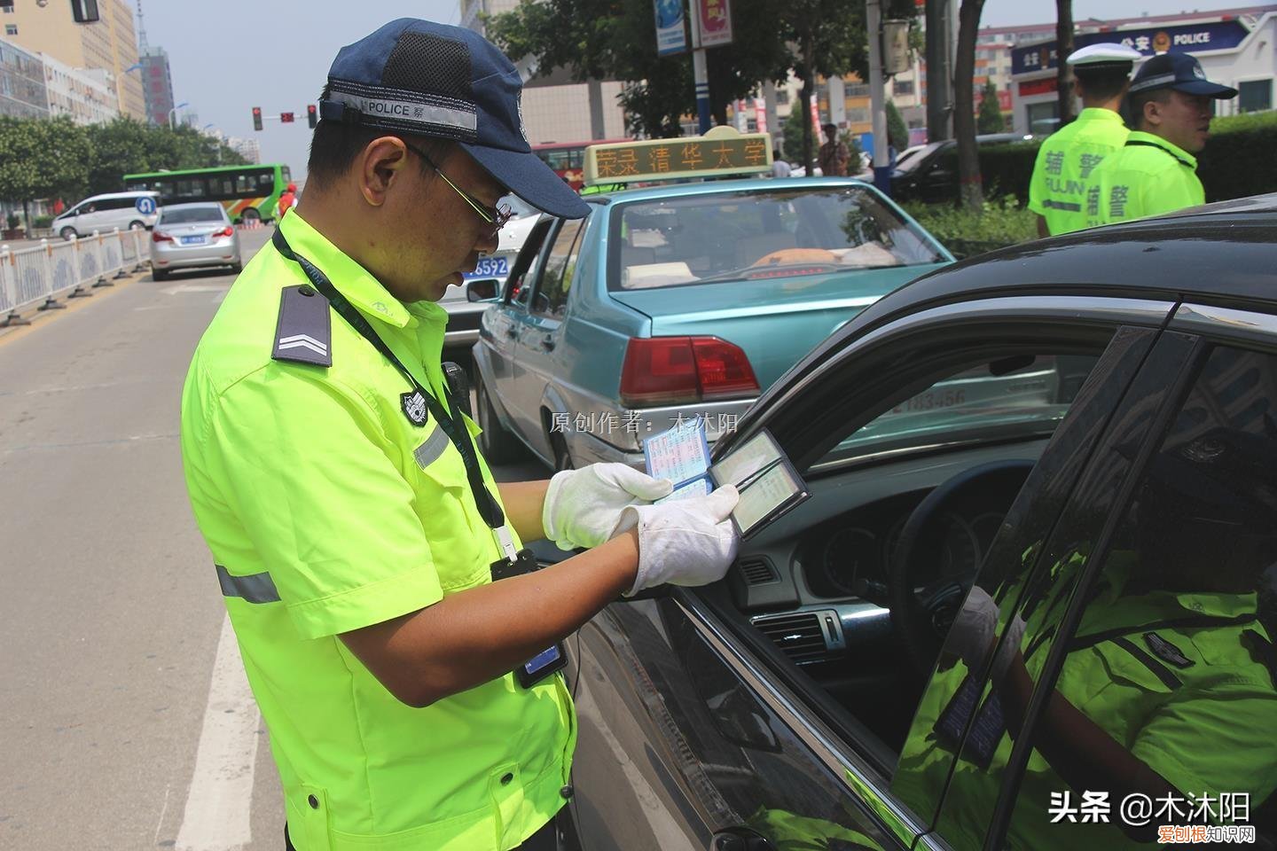 驾驶证和行驶证可以放在车上吗