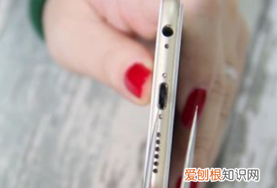 手机充电插孔松动怎么解决，充电接口松动及插不紧的解决方法