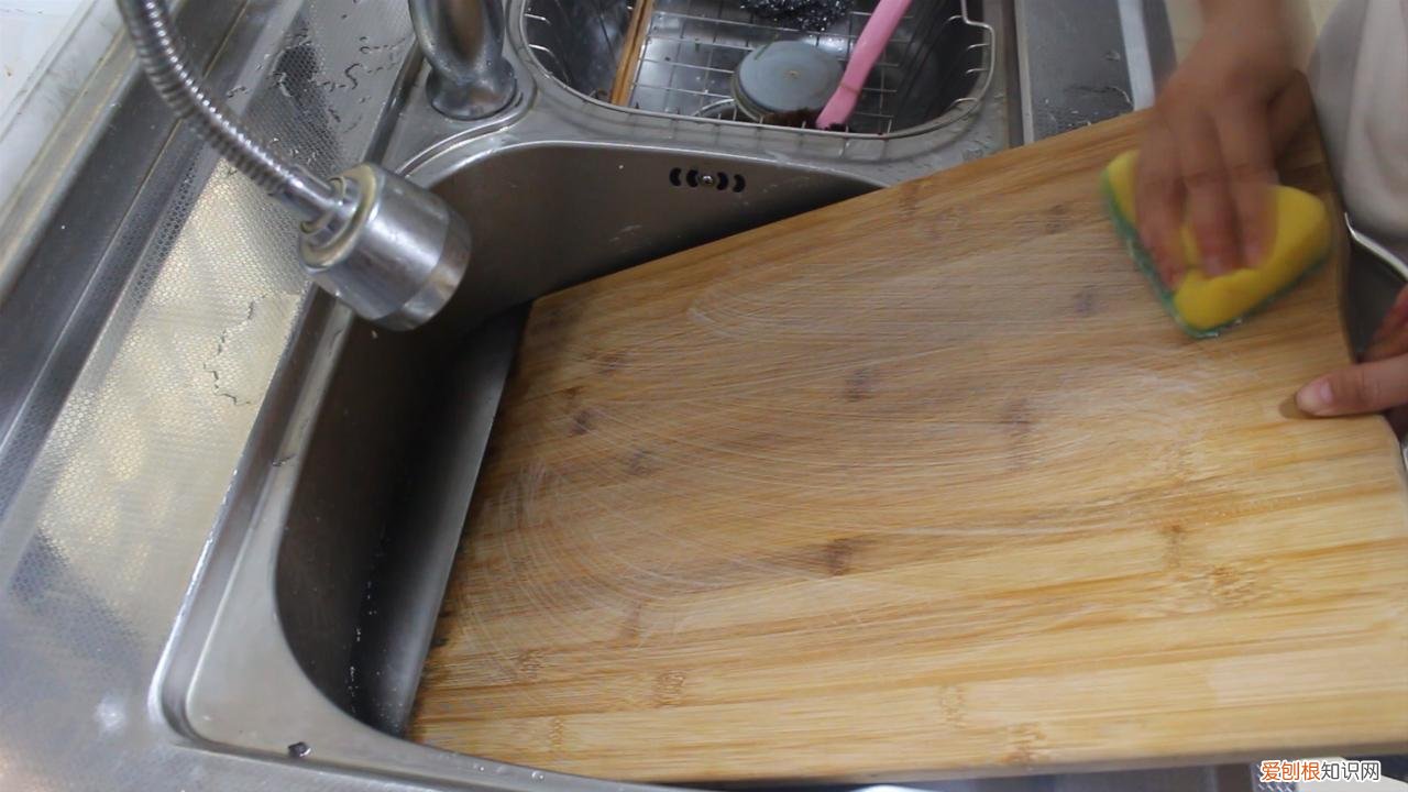 消毒碗柜发霉怎么办 家里的碗柜生霉怎么办