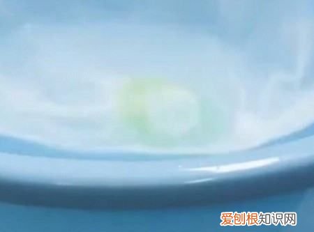 汽油能去掉粘胶，车膜胶都硬了拿汽油能除掉吗