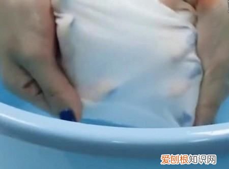 汽油能去掉粘胶，车膜胶都硬了拿汽油能除掉吗