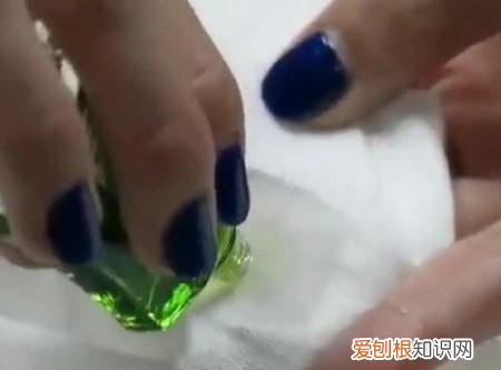 汽油能去掉粘胶，车膜胶都硬了拿汽油能除掉吗
