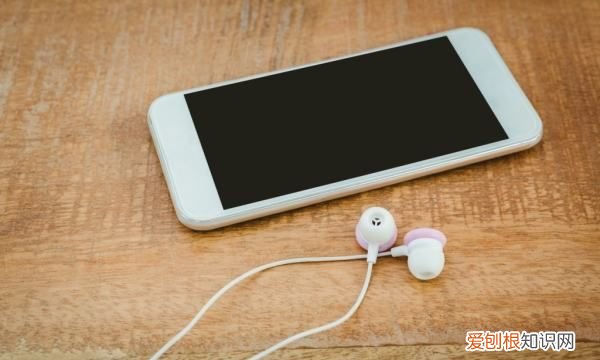耳机里面有电流声音是怎么回事，手机耳机麦克风有电流声怎么解决