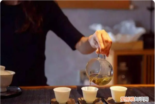 茶七酒八什么意思，茶七饭八酒满杯的内涵是什么