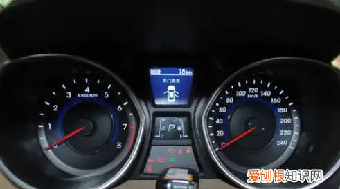 威朗仪表灯亮度怎么调节，本田仪表盘灯光暗怎么调节
