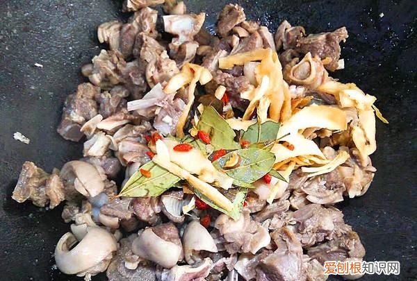 滋补羊肉汤怎么做,滋补羊肉汤放什么材料