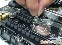 m2固态硬盘如何装系统win10，m2接口的固态硬盘如何安装