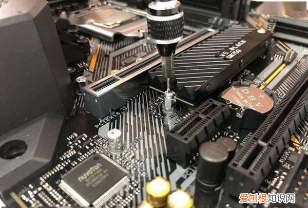 m2固态硬盘如何装系统win10,m2接口的固态硬盘如何安装