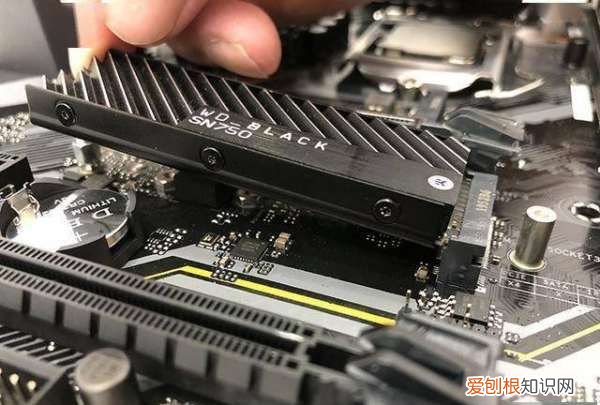 m2固态硬盘如何装系统win10,m2接口的固态硬盘如何安装