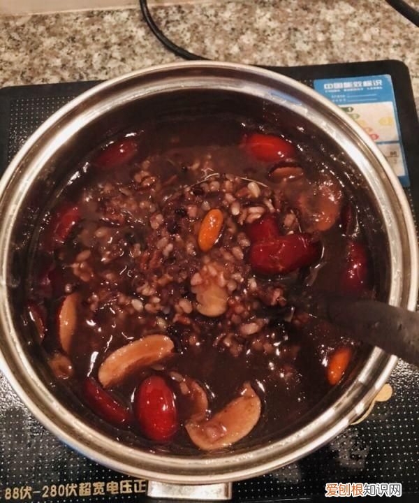 黑豆球的制作方法，怎么煮黑豆吃效果最好 制作黑豆糯米粥的方法