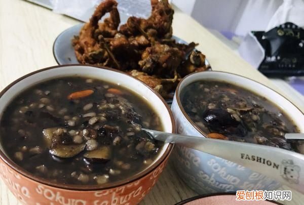 黑豆球的制作方法，怎么煮黑豆吃效果最好 制作黑豆糯米粥的方法