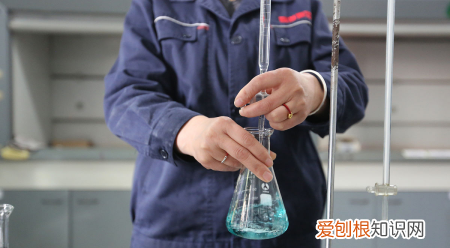 氢氧化钠怎么配，怎样配制20%的氢氧化钠溶液