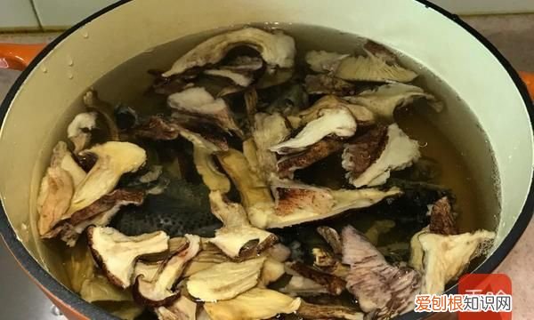 此汤女人经期必备消除姨妈痛,经期适合吃什么补血甜汤