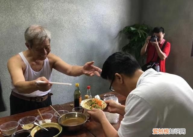 武汉的热干面是什么样子的