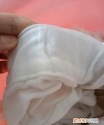 有什么办法可以洗掉衣服上的霉斑 衣服发霉怎么洗掉霉斑小窍门