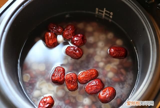 怎么熬制的八宝粥又香又好,隔水炖八宝粥的做法步骤