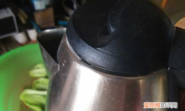 开水烫菜怎么做成酸菜，用开水烫过的萝卜菜怎么保存