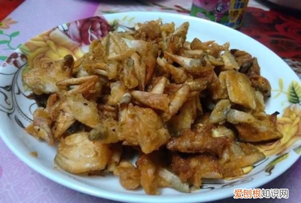 物尽其用酥脆炸鱼鳞的做法，鱼鳞如何炸又酥又脆的视频