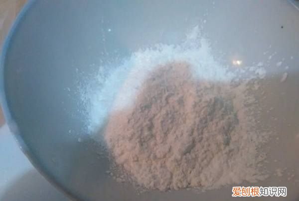 物尽其用酥脆炸鱼鳞的做法，鱼鳞如何炸又酥又脆的视频