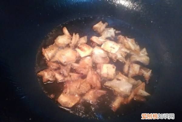 物尽其用酥脆炸鱼鳞的做法，鱼鳞如何炸又酥又脆的视频