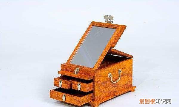 岫玉可以洗澡佩戴着，岫玉可以接触洗头膏和沐浴露吗
