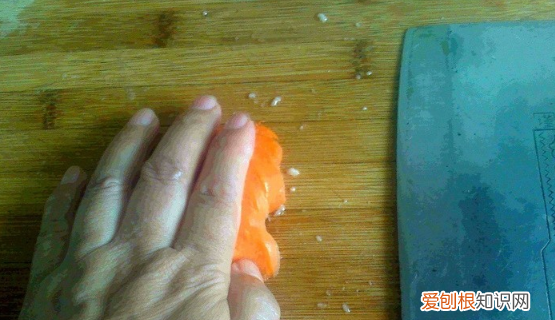 怎么切胡萝卜丝，红萝卜丝怎么切才能最细