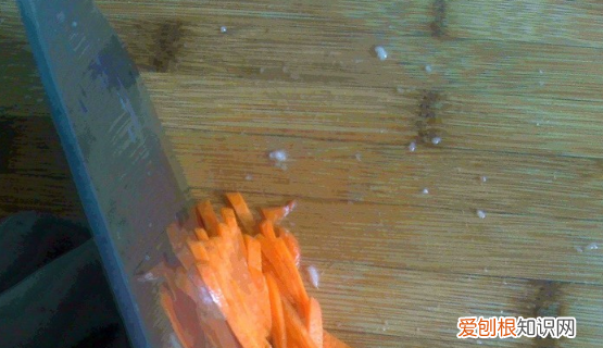怎么切胡萝卜丝，红萝卜丝怎么切才能最细