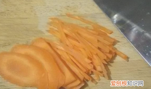 怎么切胡萝卜丝，红萝卜丝怎么切才能最细
