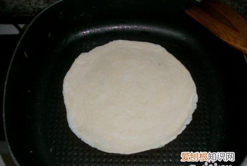 手抓饼怎么做不会硬，速冻手抓饼煎出来很硬怎么办