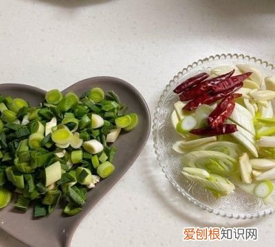 这道青椒炒香干比大厨做的还好吃英语