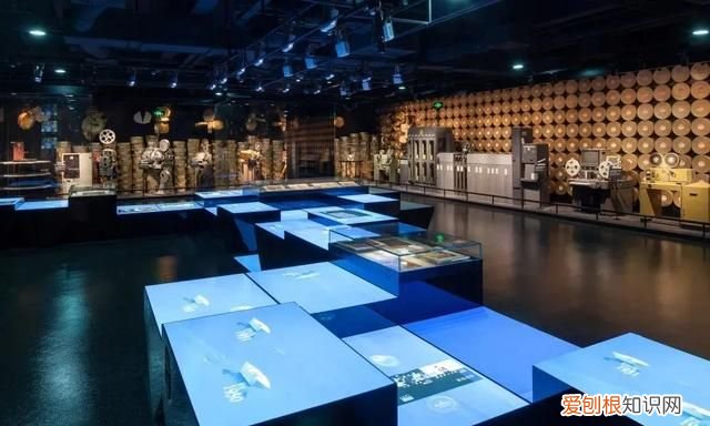 去博物馆看展览