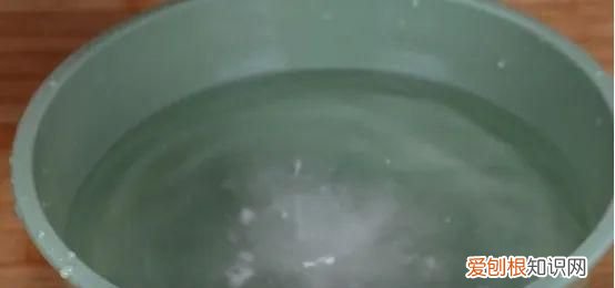 香蕉买来两天就变黑,香蕉放在冰箱里面变黑了可以吃吗