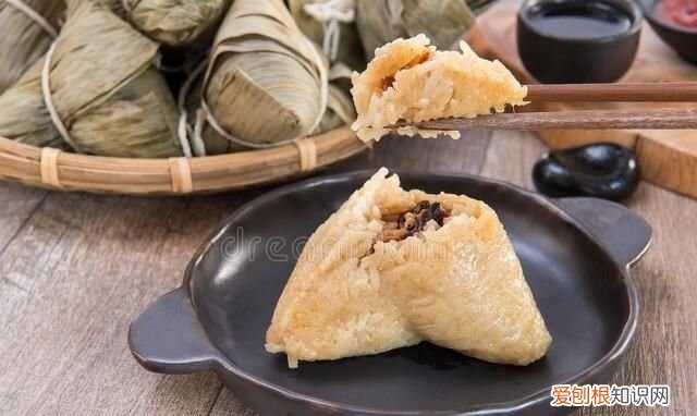 煮粽子是凉水还是热水煮多长时间 煮粽子是用凉水煮还是开水煮