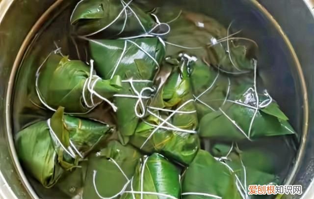 煮粽子是凉水还是热水煮多长时间 煮粽子是用凉水煮还是开水煮