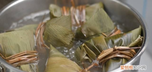 煮粽子是凉水还是热水煮多长时间 煮粽子是用凉水煮还是开水煮