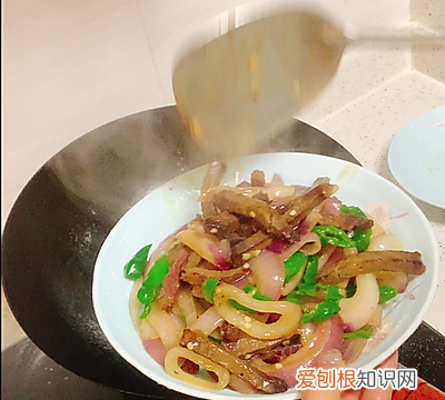 辣椒炒牛肉怎么炒好吃又嫩窍门 家常辣椒炒牛肉的做法