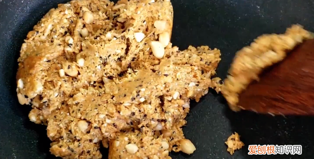 不用油怎么可以把花生炒脆又不糊