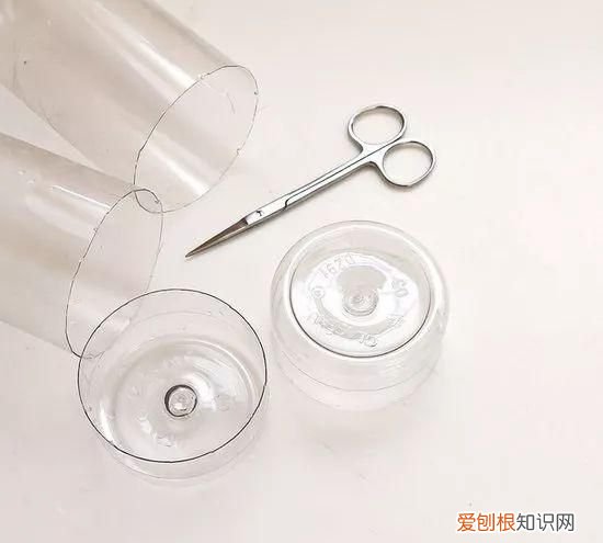 可乐易拉罐瓶底变形还能喝嘛 可乐喝完了瓶子可别扔